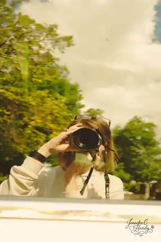 Jen photographing outdoors with her camera